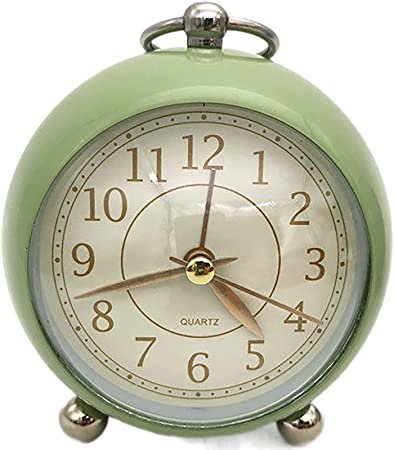 Silent Bedside Clocks, Battery Operated Non-Ticking Desk Clock, Analogue Alarm Clock, Bedroom Retro Alarm Clock, Simple Loud Vintage Alarm Clock with Light, Large Display for : Amazon.de: Home & Kitchen