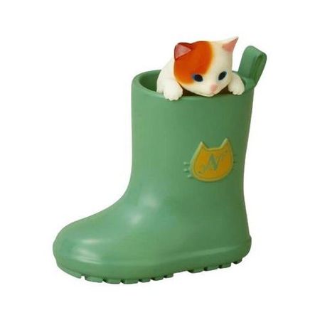 @cakeoh - cat in boot!