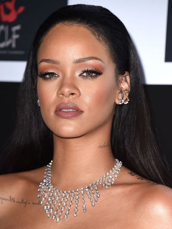 Rihanna Makeup Look