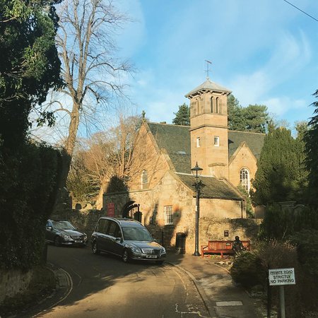 William Purves FD su Instagram: "Colinton Parish Church #funeraldirectorsedinburgh #edinburghfunerals #edinburgh #funeral #funeraldirector #purves #mercedes #mercedesbenz…"
