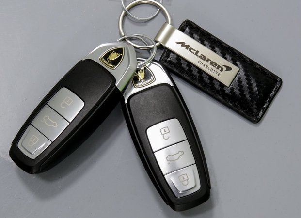 Lamborghini urus keys