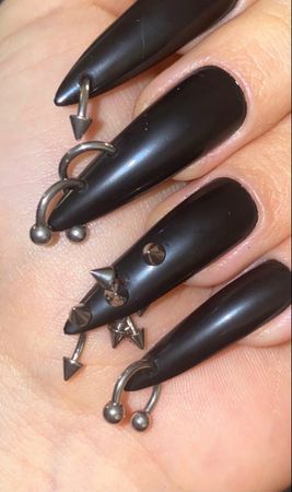 @lollialand - weird nails