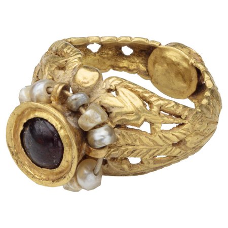Antique Byzantine Gold Ring with Garnet and Emerald For Sale at 1stDibs