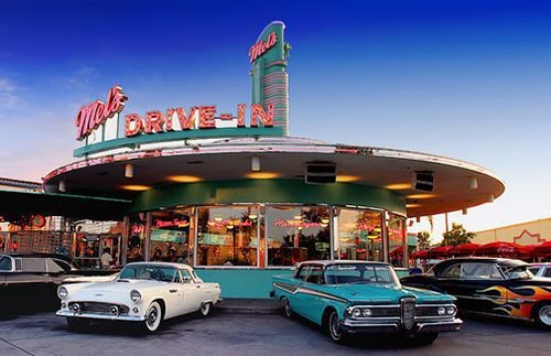 Mel's drive in with classic American fifties cars | American graffiti, Diner, Drive in theater