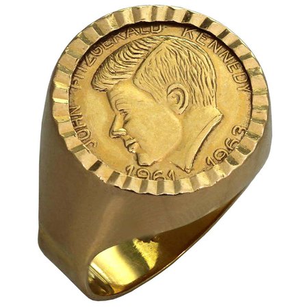 1960s JOHN F. KENNEDY Yellow Gold Signet Ring For Sale at 1stDibs