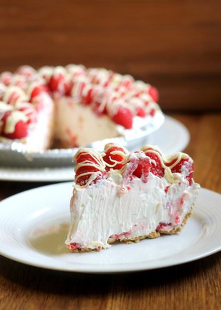 Raspberry White Chocolate Cheesecake Pie • Bakerita