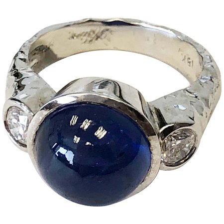 Vintage Look Blue Sapphire Round Cabochon and Diamond Ring in 18 Karat Gold For Sale at 1stDibs