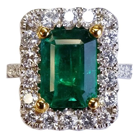 18 Karat White Gold Emerald Cut Emerald and Diamond Ring For Sale at 1stDibs