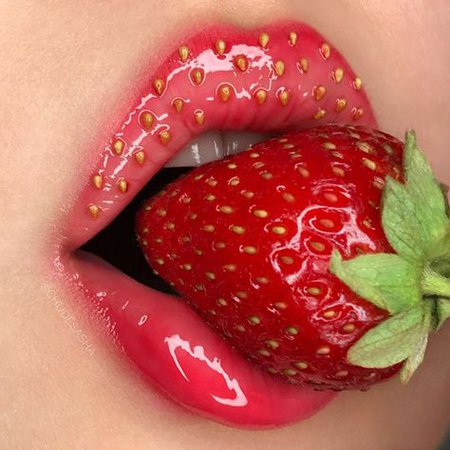 strawberry lips makeup