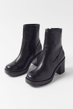UO Gwen Platform Boot | Urban Outfitters