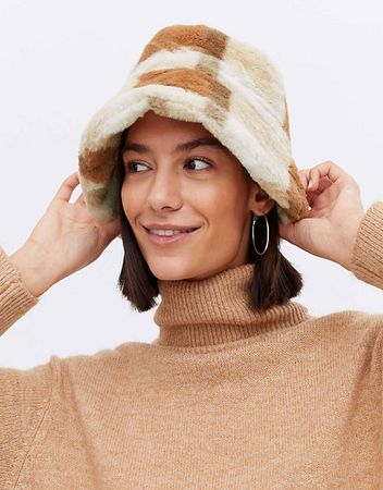 New Look faux fur bucket hat in neutral check | ASOS