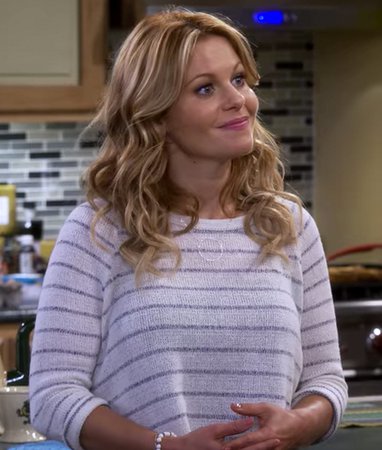 Fuller House Season 1, Episode 1 - Our Very First Show, Again - Outfit #1