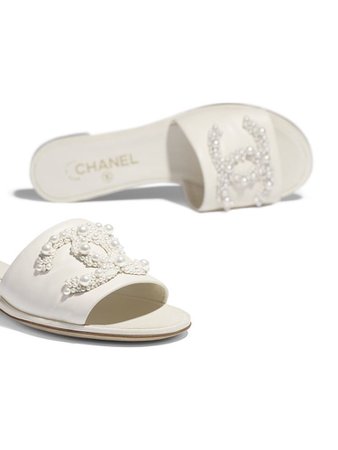 Chanel slides
