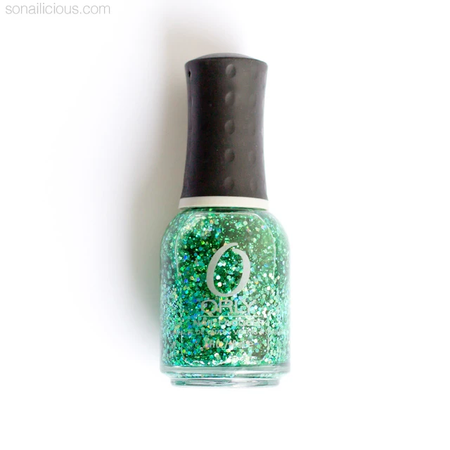 Emerald green glitter nail polish