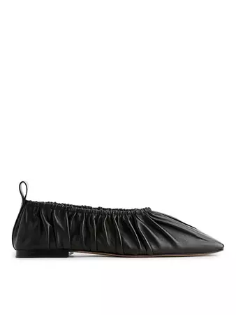 Scrunched Leather Ballerinas - Black - Shoes - ARKET GB