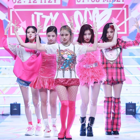 ITZY Loco Stage