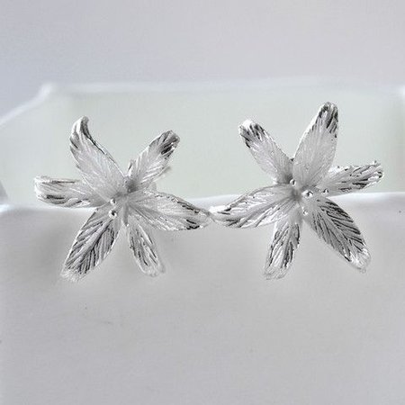 silver lily stud earrings