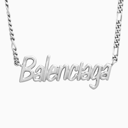 HYPEBEAST sur Instagram : @hypebeaststyle: @balenciaga offers up its own take on the traditional nameplate necklace. Priced at $450 USD, the “Typo Necklace” comes in…