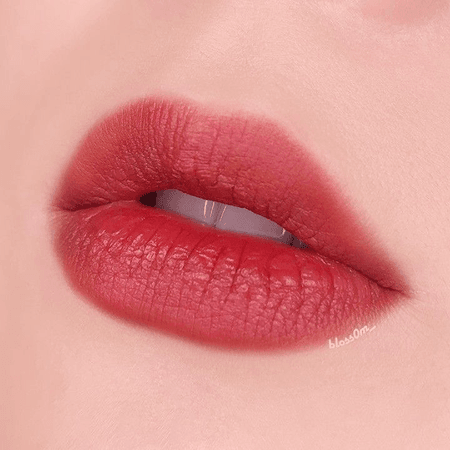 red lip tint