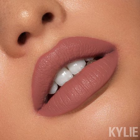 Kylie Cosmetics sur Instagram : SO excited to launch Candy K in a velvet formula for the first time! Candy K Velvet Lip Kit launches today at 3pm in the limited edition…