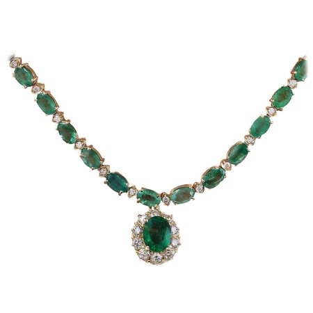 29.75 Carat Emerald 18 Karat Solid Yellow Gold Diamond Necklace For Sale at 1stDibs