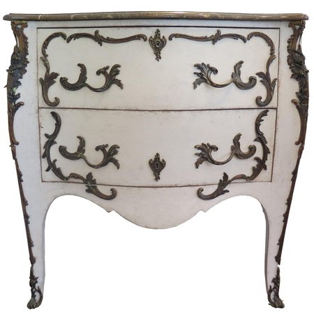 19th Century Swedish Painted Rococo Commode For Sale at 1stdibs