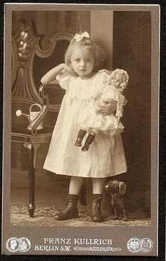 Sweet little girl | Vintage children photos, Vintage children, Vintage girls