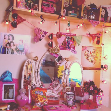 90s pink bedroom aesthetic