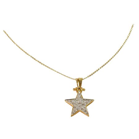 0.35 CTW Diamond Star Pendant Necklace in 18 Karat Solid Gold For Sale at 1stDibs