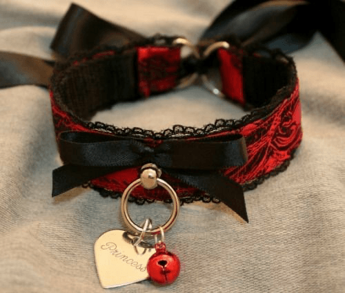 lacey red and black collar