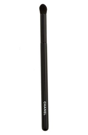 CHANEL LES PINCEAUX DE CHANEL Rounded Eyeshadow Brush N°204 | Nordstrom