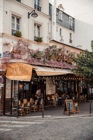 Blogger's Travel Guide to Paris | Top Things to Do In Paris - Dana Berez