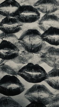 black lip wallpaper