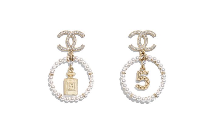 Chanel Pearl earring