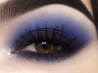 dark blue eye makeup