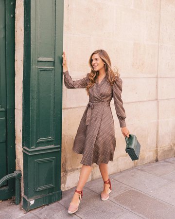 Julia Engel (Gal Meets Glam) on Instagram: “Headed to London in a few days and crossing my fingers for some cooler weather so I can bring my fave fall wrap dress with me (the…”