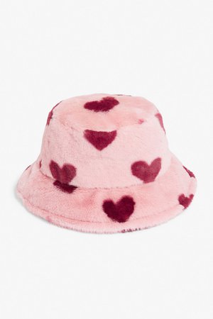 Faux fur bucket hat - Pink hearts - Hats - Monki SE