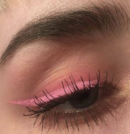 pink eyeliner