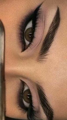 cat eye eyeliner