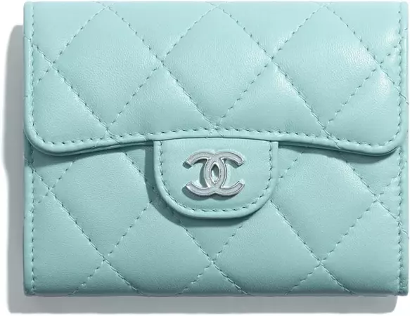 Chanel's Latest CRUISE 2018/19 Collection Features The Prettiest Tiffany Blue Bags | GirlStyle Singapore