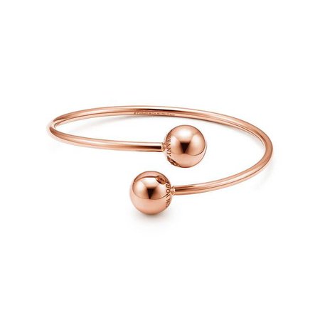 Tiffany HardWear ball bypass bracelet in 18k rose gold, medium. | Tiffany & Co.