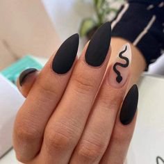 Simple snake nails