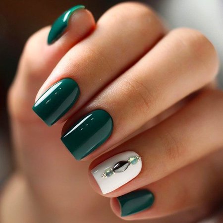 green nails