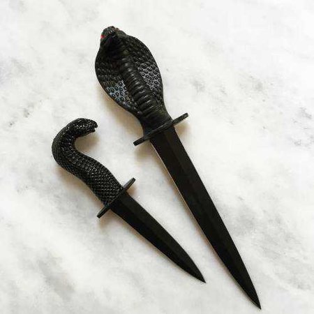 Nymeria Sand’s daggers - A Game of Clothes