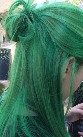 Green hair uploaded by Nickelsodium_nina on We Heart It