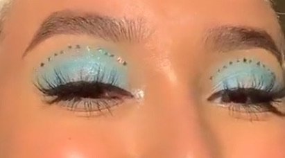 blue aesthetic makeup