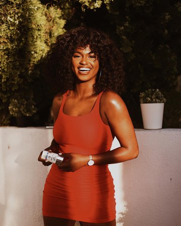 Kiitan A. on Instagram: “The best foundation you can wear is healthy, glowing skin, who’s with me? 🙋🏾‍♀️ Lets remember that sun care is self care. I’m using the new…”
