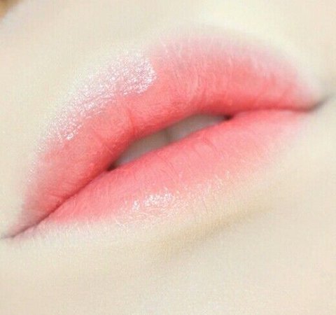Pink gradient lips