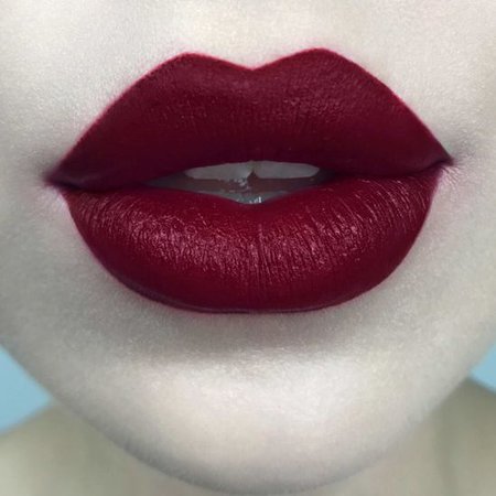Studded Kiss Crème Lipstick VAMPIRA