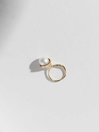 CHAPEAU Ring – 14k Gold and Pearl | F A R I S